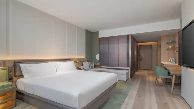 Standard, King Bed, Holiday Inn Wenzhou Airport by IHG 1/6