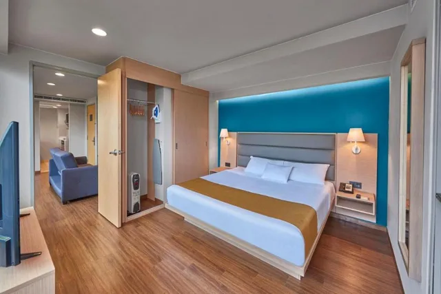 جناح بسريرين منفصلين وسرير كينج بغرفة نوم واحدة مع أريكة، City Express Suites by Marriott Ciudad de Mexico Anzures 1/9