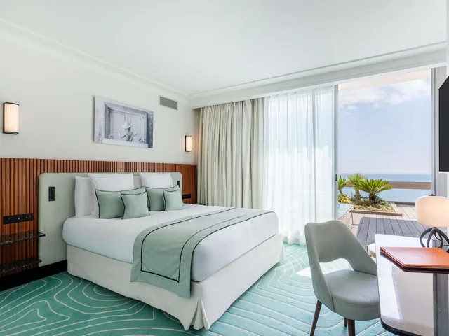 غرفة بانورامية بسرير مزدوج بإطلالة على البحر بشرفة، Mondrian Cannes 2/6