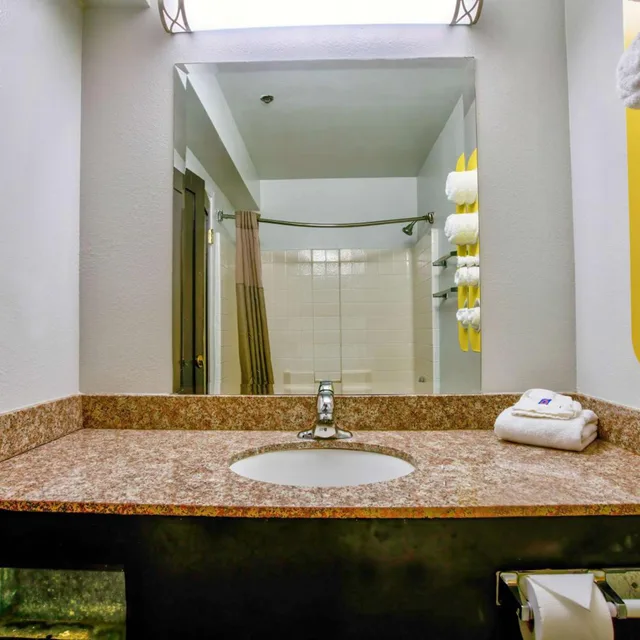 جناح، Motel6 Hesperia, CA - West Main Street - I-15 9/10