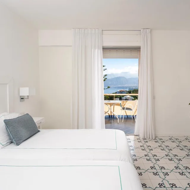 Superior, Double or Twin Bed, Sea View, Grand Hotel Vesuvio Sorrento 1/4