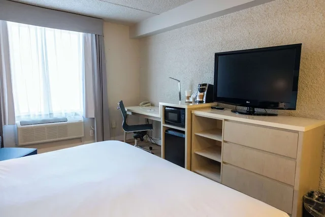 غرفة بسرير كينج، Radisson Hotel Fort St. John, BC 4/5