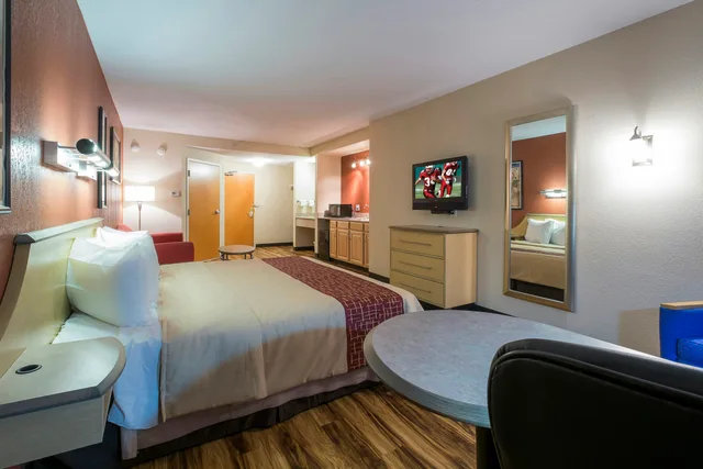 جناح بسرير كينج للمدخنين، Red Roof Inn & Suites Philadelphia - Bellmawr 1/10