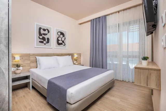 جناح جونيور بسرير كوين بغرفة نوم واحدة مع أريكة، Hotel Vozina 3/8
