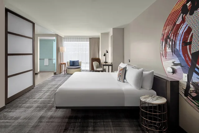 غرفة قياسية بسرير كينج لذوي الإعاقة، W Scottsdale 3/3
