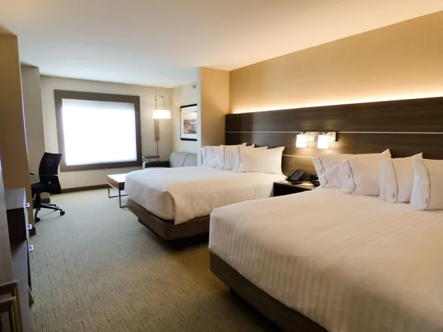 Deluxe, Multiple Beds, Accessible، Holiday Inn Express And Suites Plymouth Ann Arbor Area 1/5