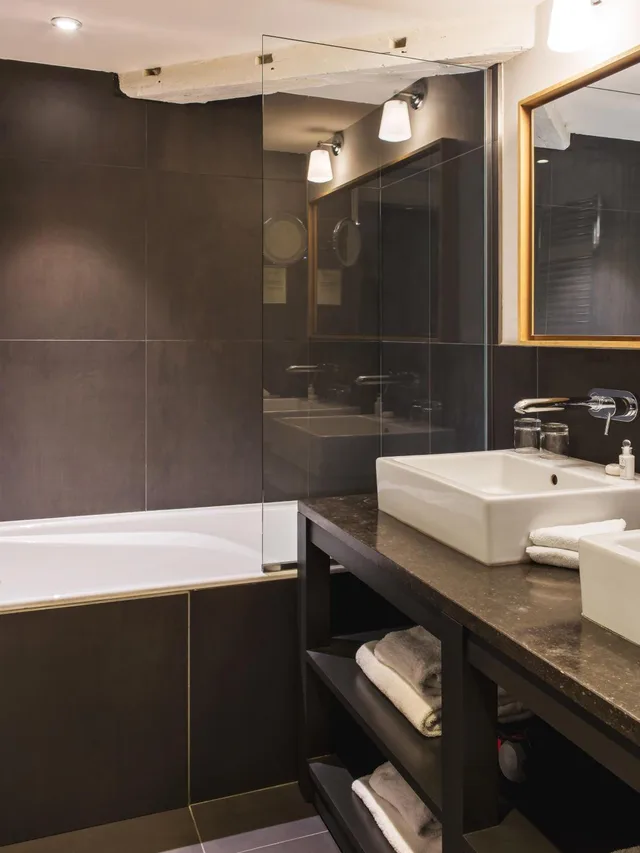 جناح عائلي، New Hotel Roblin 8/9