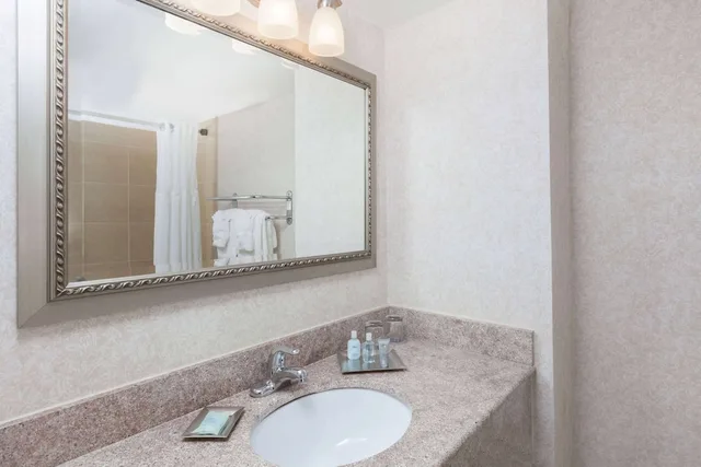 1 Bedroom, Suite, 2 Queen Beds, Coast View, Accessible، Wyndham Virginia Beach Oceanfront 5/5