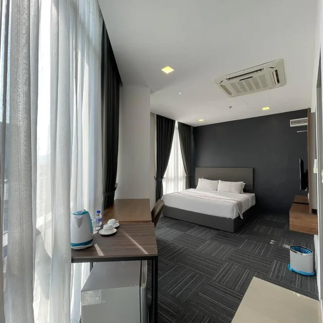 غرفة تنفيذية، WE Hotel 9/10