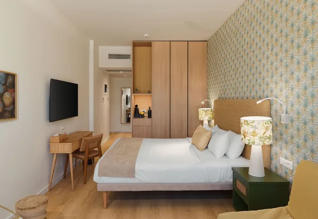 غرفة ديلوكس عائلية بسرير كوين بإطلالة على الحديقة مع أريكة، Leonardo Kolymbia Resort 6/10