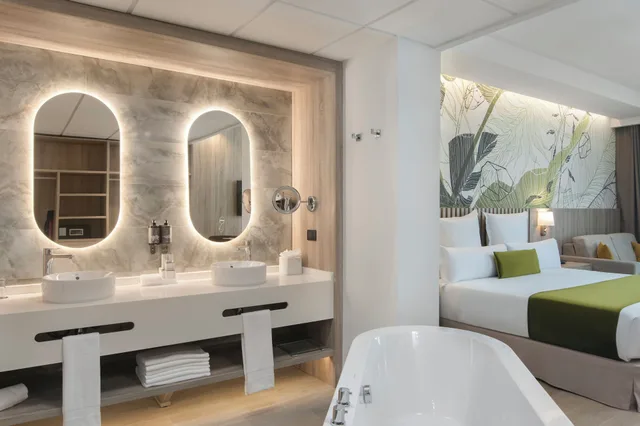Junior, King Bed, Pool View, Sofa, Pool Access، Serenade All Suites - Adults Only Resort 4/4