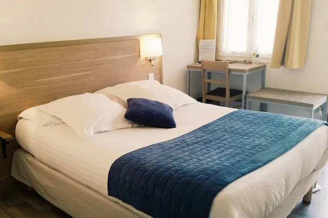 غرفة قياسية بسرير مزدوج، LOGIS HOTEL LES COMTES DE PARDIAC 2/5