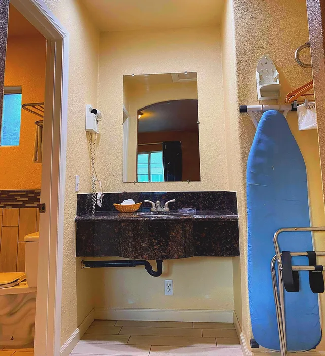 غرفة قياسية بسرير كينج، Rodeway Inn Near Coachella 9/9
