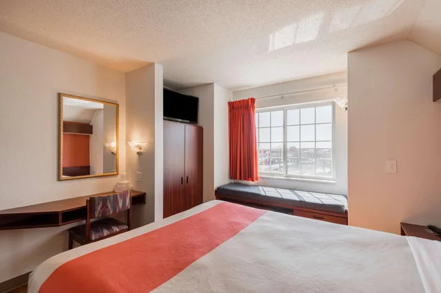 غرفة بسرير كوين للمدخنين لذوي الإعاقة، Motel6 Olathe, KS 2/7