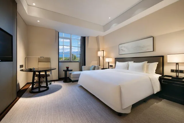 Room, King Bed, Crowne Plaza Huailai 4/9