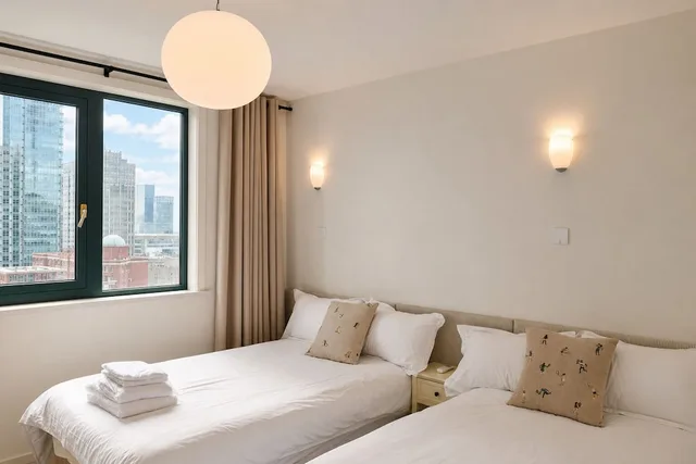 Senior, Apartment, 4 Beds، Book and Bed-People's Square 3/10