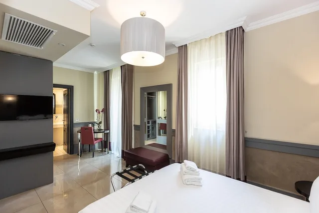 2 Bedrooms, Deluxe, King and Queen Bed, Hotel Castellino Roma 6/10