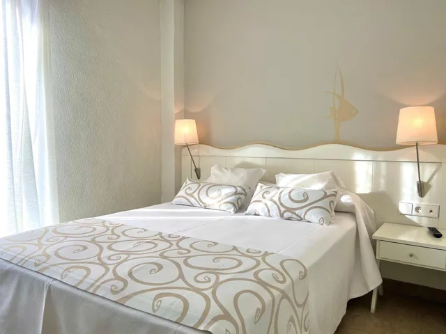 غرفة ثلاثية، Meridional Hotel 4/7
