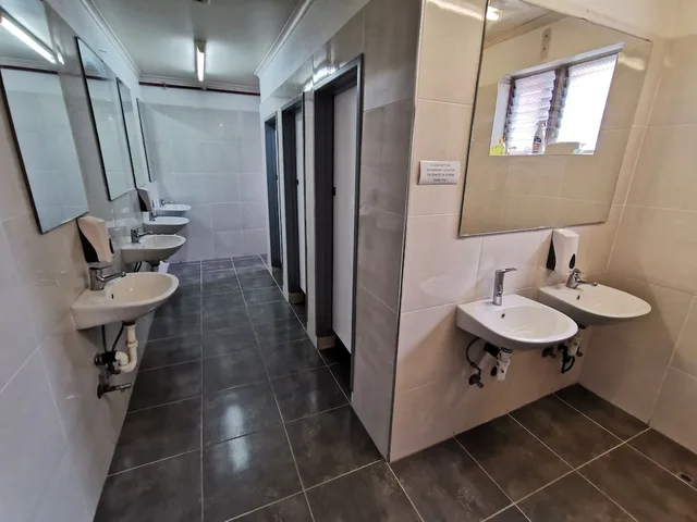 غرفة بسريرين منفصلين بحمام مشترك، CITY CENTRE BUDGET HOTEL 3/3