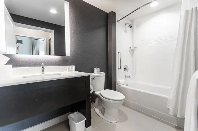 استوديو بسرير كينج مع أريكة، Residence Inn Tulsa Midtown 6/10