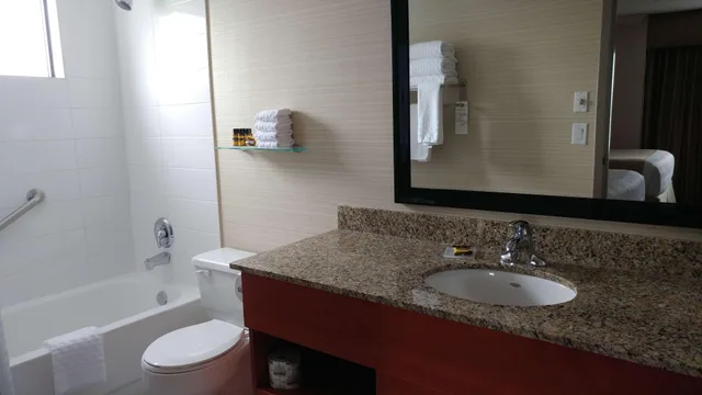 جناح بسريرين كوين، Best Western Plus Rose City Suites 8/10