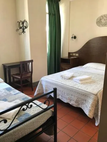 غرفة ثلاثية بحمام خاص، Okapi Rooms 4/10