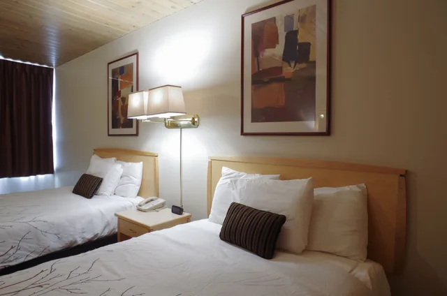 غرفة بسريرين مزدوجين، EasyStay Inn & Suites Fernie 3/6