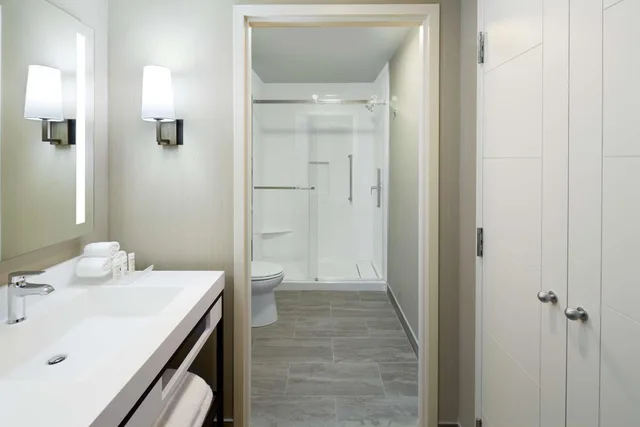 جناح بغرفتي نوم مع أريكة، Homewood Suites by Hilton Montreal Midtown 6/9