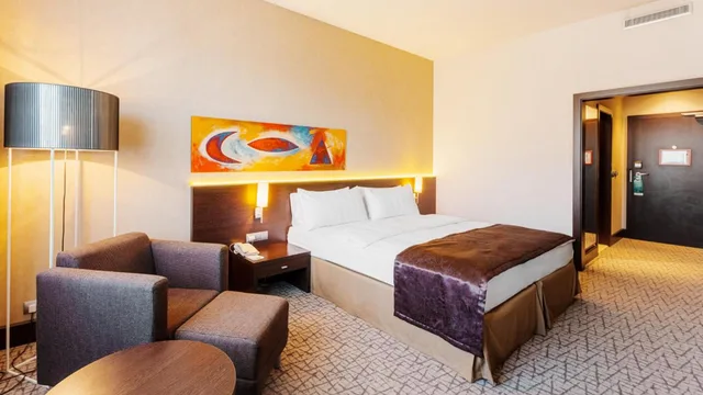 غرفة بسرير كينج بإطلالة على الجبل، HOLIDAY INN ZILINA 9/10