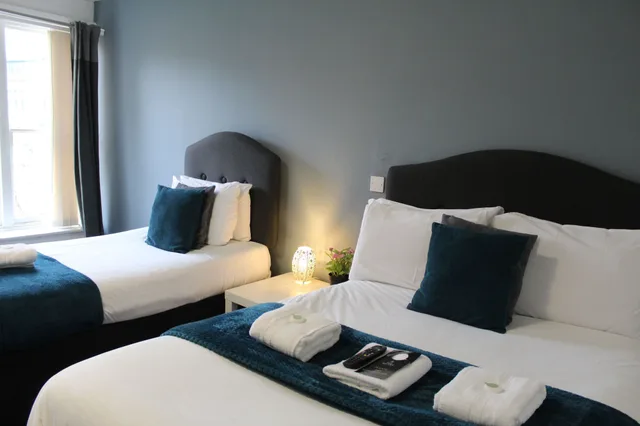 غرفة عائلية صغيرة بسرير مزدوج وسرير فردي، The Mitre Hotel 10/10