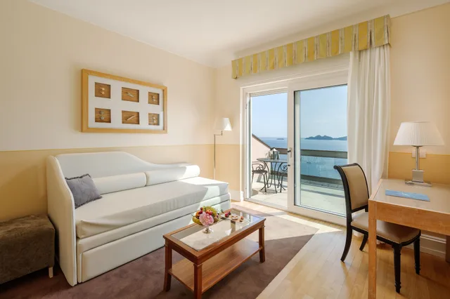 جناح تنفيذي بسرير كوين بإطلالة على البحر بشرفة، Grand Hotel Bristol Resort and Spa 4/10