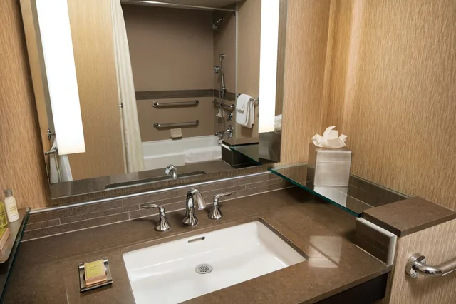 غرفة قياسية بسرير كينج، Doubletree By Hilton Sonoma Wine Country 7/7