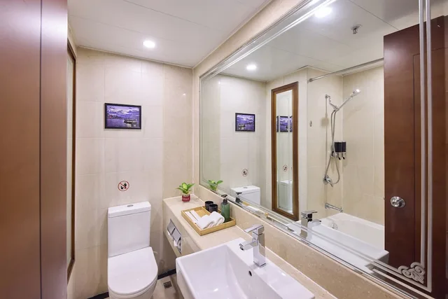 Executive, Suite, King Bed, Rosedale Hotel Hong Kong 3/4