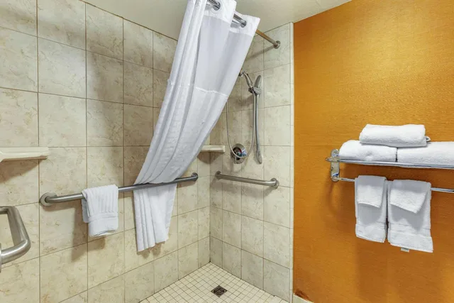 غرفة قياسية بسرير كينج لذوي الإعاقة، Comfort Inn & Suites Phoenix North / Deer Valley 7/7
