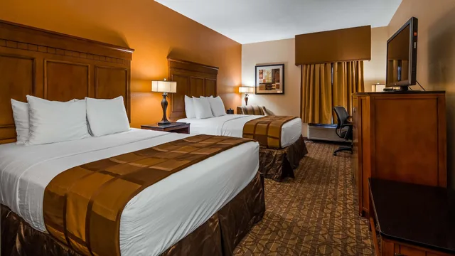غرفة قياسية بسريرين كوين، Best Western Plus Midwest Inn and Suites 1/2