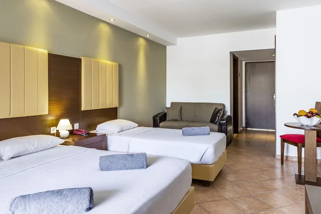 Family, 1 Double and 1 Single Bed, Land View، White Olive Premium Laganas 3/8