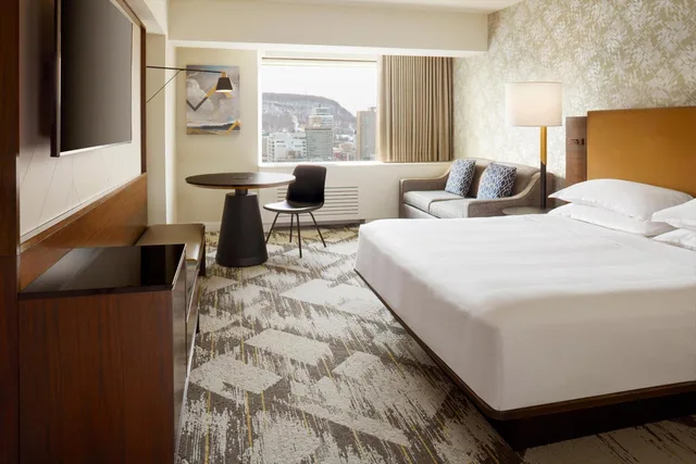 غرفة ديلوكس بسرير كينج مع أريكة، Le Centre Sheraton 2/6