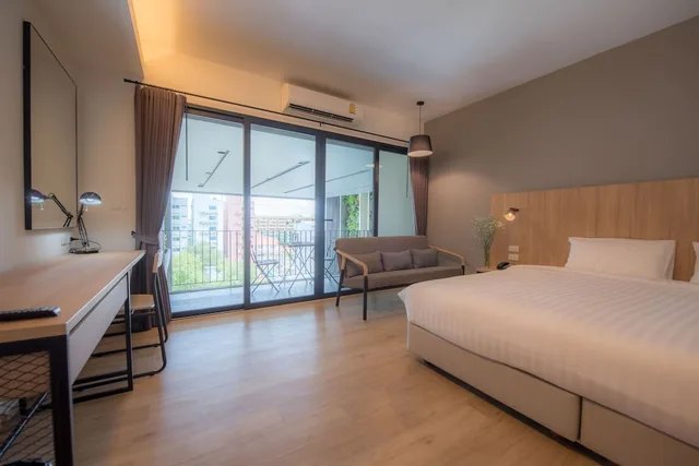 Pool, Suite, King Bed, Building a، Mii Hotel Srinakarin 1/2