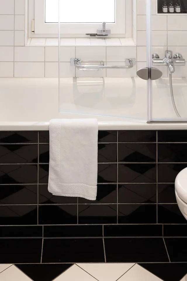 شقة سوبيريور بسريرين منفصلين وسرير كينج بشرفة بغرفتي نوم مع أريكة، Ema House Serviced Apartments Seefeld 9/10