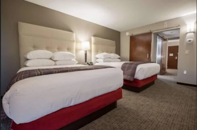 2 Rooms, Suite, Multiple Beds, Sofa, High Floor, Drury Plaza St Paul Downtown 4/8