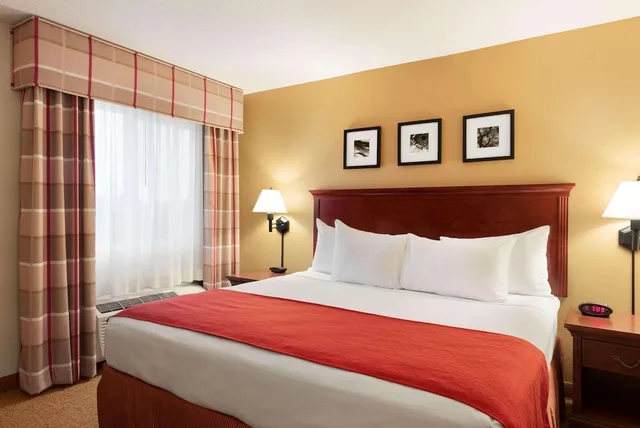 جناح بسرير كينج، Staybridge Suites Cedar Rapids North 1/2