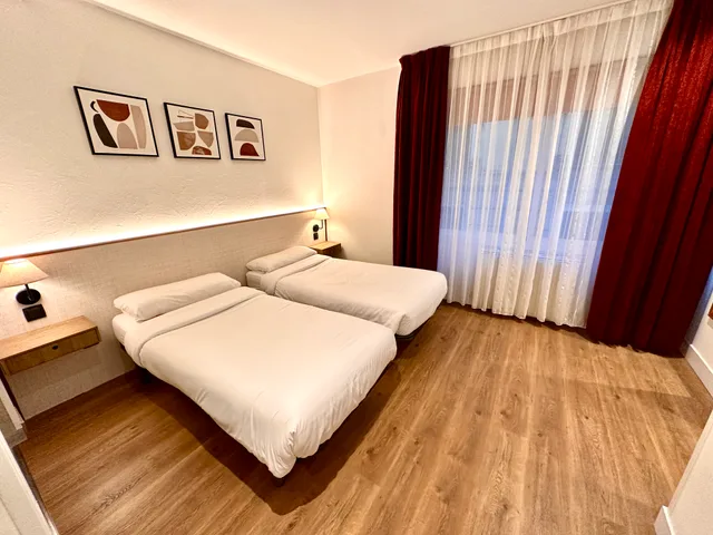 غرفة قياسية بسريرين منفصلين، Far Home Hostel 1/10