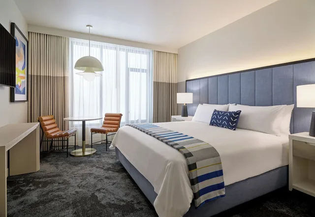 Aspen, Suite, King Bed, Sofa, Limelight Boulder 2/5