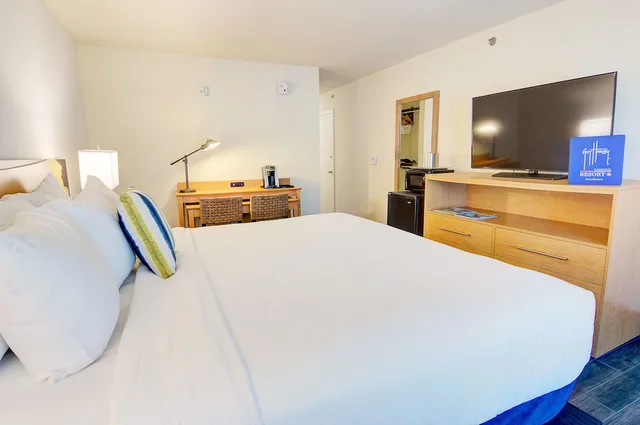 Room, Queen Bed, No Balcony, Accessible، Guy Harvey Resort St. Augustine Beach 2/5