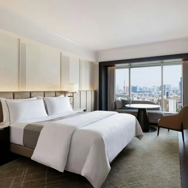 غرفة بسرير كينج مع دخول صالة النادي في طابق مرتفع، The Westin Tokyo 1/5
