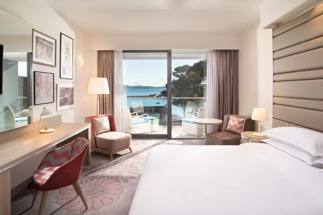غرفة ديلوكس بسرير كينج بإطلالة على البحر بشرفة، Sheraton Dubrovnik Riviera Hotel 3/7