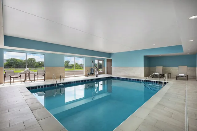 Holiday Inn Express & Suites Overland Park South, Belton, Raymore 26/50