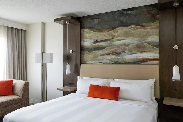 Room, King Bed, Balcony, Marriott Meadowview Conference Resort Convention Center 10/10