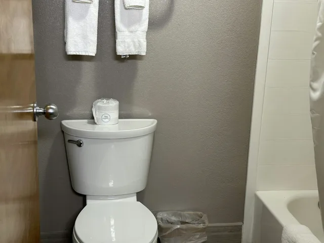 جناح بسرير كينج، Red Roof Inn & Suites Middleborough 5/6