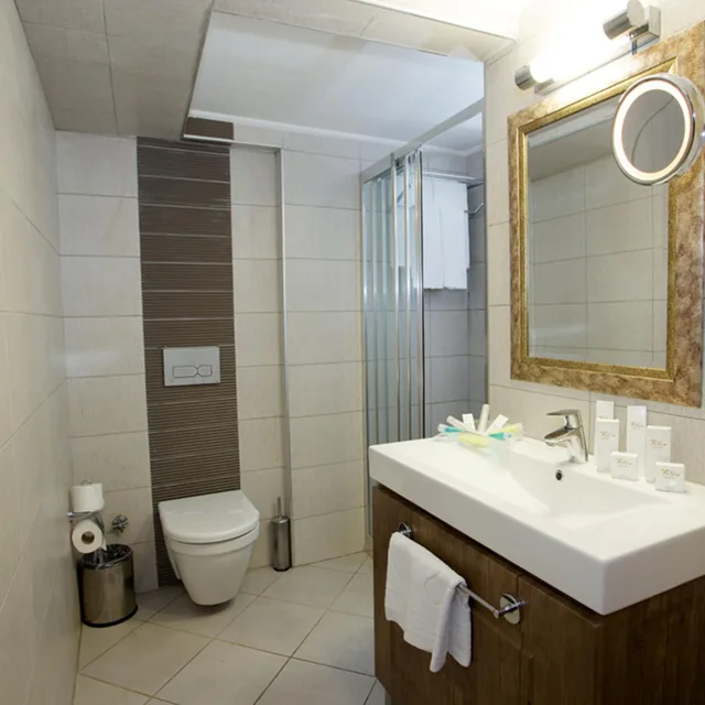 غرفة ديلوكس رباعية بأربعة أسرّة، Tilia Hotel 3/3